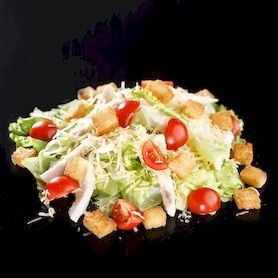 Салат Цезарь с курицей