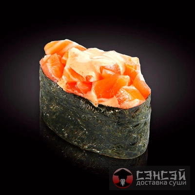 Гункан с лососем острый